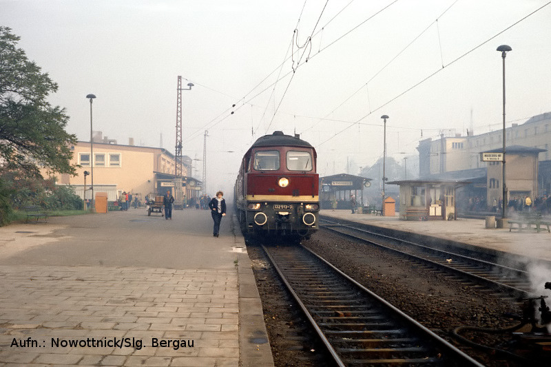 132 513 am 17.10.1981 in Magdeburg Hbf