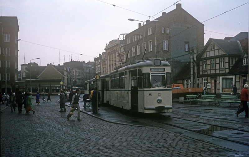 50 4022 auf der Lokausstellung im Schweriner Gbf. 13.06.1976