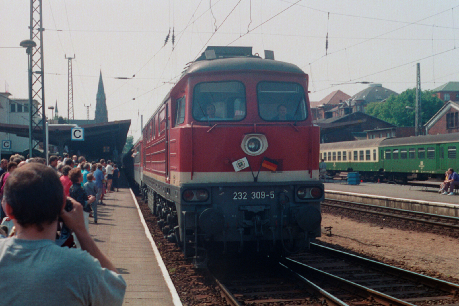 Ankunft des ersten IC in Schwerin mit 232 309