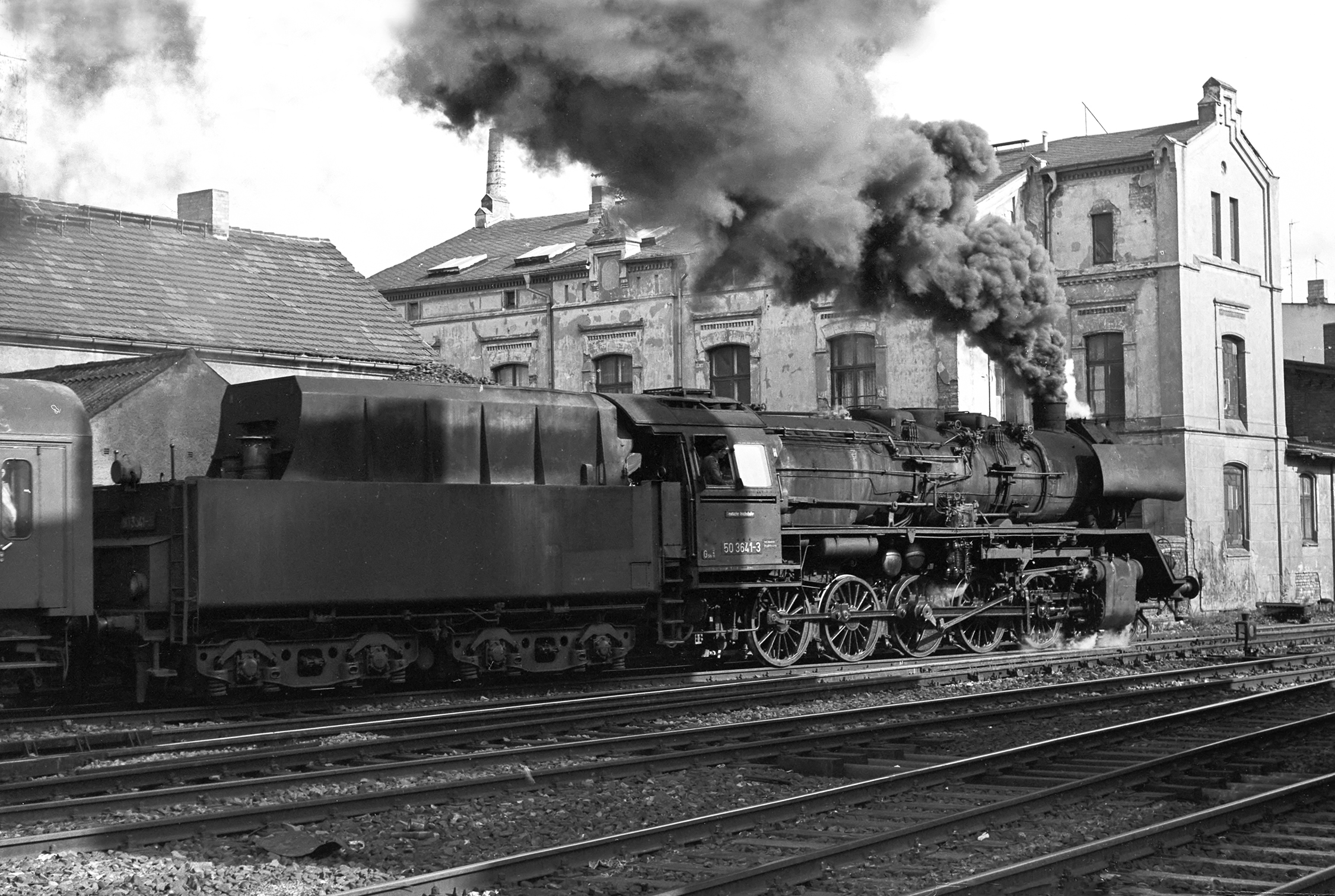 P 15343 am 30.06.1985 in Schwerin (Meckl.) Hbf