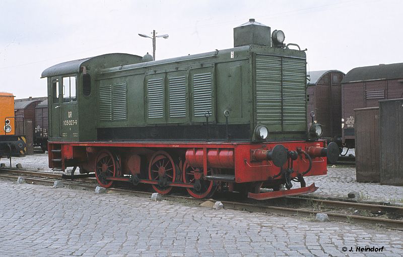 103 027 auf der Lokausstellung im Schweriner Gbf. 13.06.1976